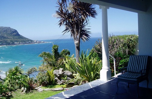 Fish Hoek Casa | Lovely large family House near beach, spectacular sea and mountain views.