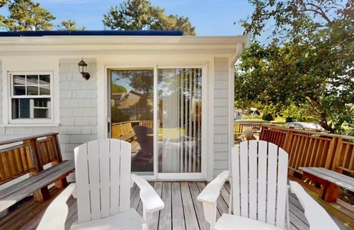 West Yarmouth Casa | Lovely Lewis Bay | Steps to Neighborhood Beach