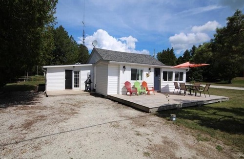 South Bruce Peninsula Cabaña | Lovely Little Cottage