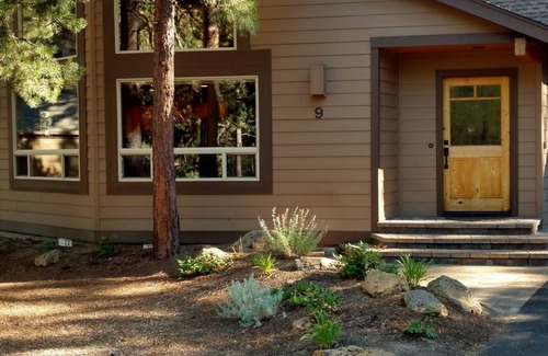 Sunriver Casa | Encantador, luminoso, luminoso hogar en el bosque! Pases SHARC incluidos! ¡Bañera de hidromasaje!