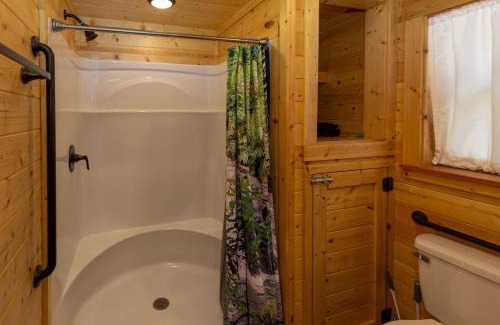 Pipe Creek Casa | Lovely Log Cabin Rental for Four near San Antonio Texas