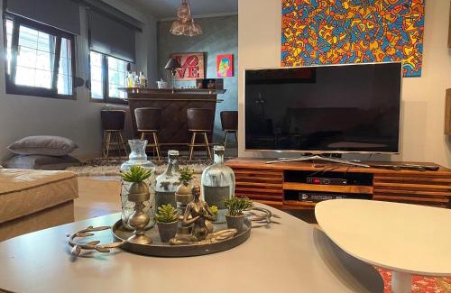 Kalamaria Apartamento | Lovely Luxurious Modern Apartment in Thessaloniki