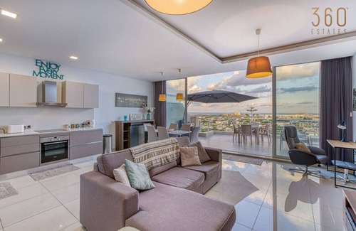 Mellieħa Heights Apartamento | Lovely Mellieha Apt with stunning terrace & views!