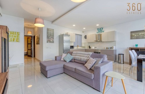 Mellieħa Heights Apartamento | Lovely Mellieha Apt with stunning terrace & views!