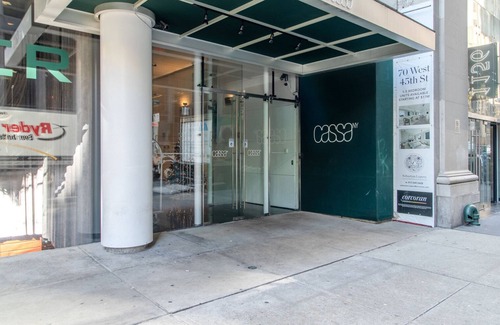 Central New York City Apartamento | Lovely Midtown 2BR, Gym, Rooftop, W/D, Doorman, by Blueground