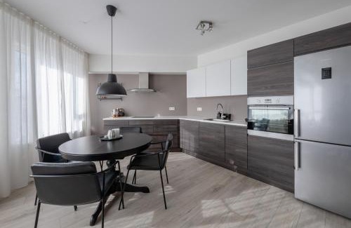 Hliðar Apartamento | Lovely modern 1-bedroom apartment, free parking