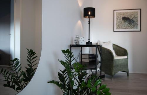 Hliðar Apartamento | Lovely modern 1-bedroom apartment, free parking
