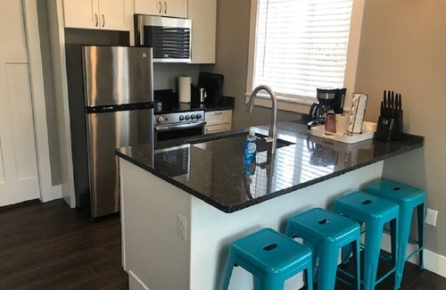 Riverfront Apartamento | Lovely Modern Space - Teal