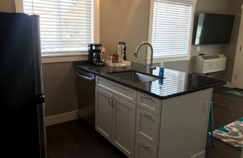 Riverfront Apartamento | Lovely Modern Space - Teal