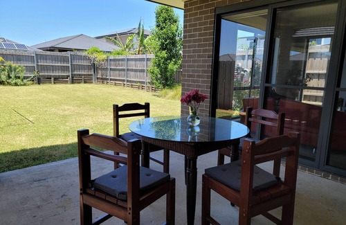 Schofields Casa | Lovely New 5 bedroom + Study/Back Yd