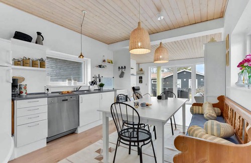 Juelsminde Casa | Lovely newer holiday home near beautiful beach