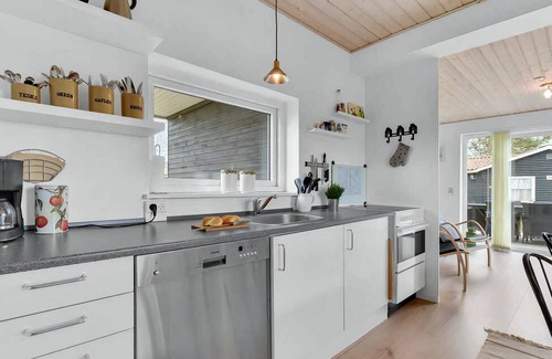 Juelsminde Casa | Lovely newer holiday home near beautiful beach
