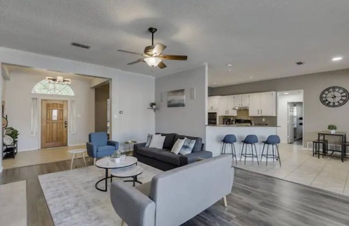 South Arlington Casa | Lovely oasis with a pool, hot tub, gym and sauna!