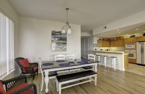 Downtown Condominio | Pasos a la arena, a poca distancia de las tiendas, restaurantes y el muelle de Pismo.