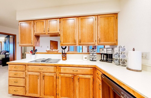 Crescent City Casa | Lovely oceanfront oasis with panoramic views, patio, & games - near beach & golf