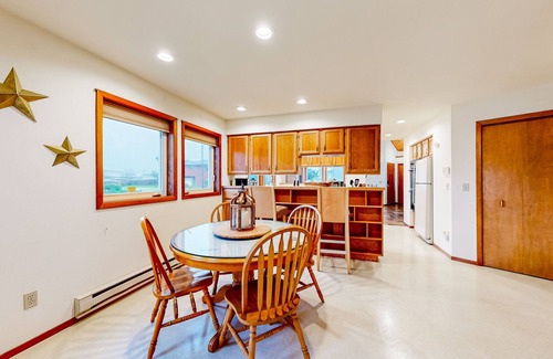 Crescent City Casa | Lovely oceanfront oasis with panoramic views, patio, & games - near beach & golf