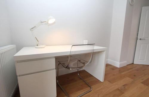 Hoe Street Apartamento | Lovely One Bed Apartment-Near All Transport-Village-FreeParking