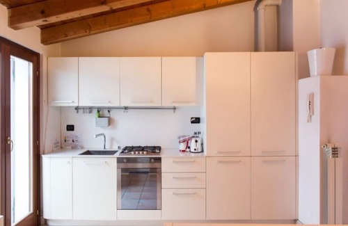 Affori Apartamento | Lovely one-bedroom apartment with two balconies in the lively Dergano area.