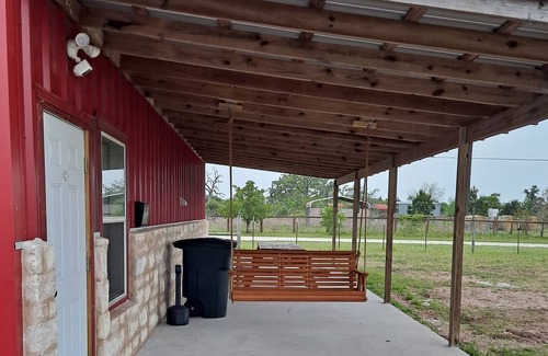 Bastrop Casa | Lovely one room barndominium - The Bastrop Barndo