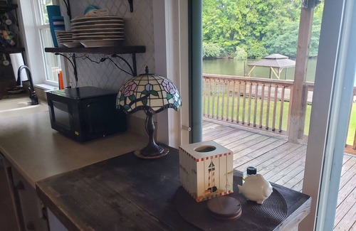 Macon Casa | Lovely, peaceful LAKE-front house with beautiful view and sunsets!