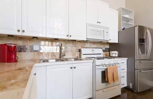 Forest Park Condominio | Lovely, Pet Friendly Condo w/ King Bed & Parking!