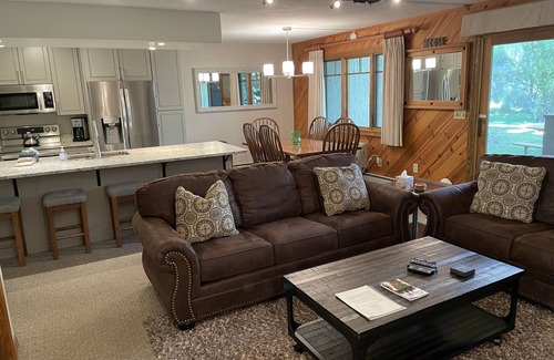 Steamboat Springs Condominio | Phoenix de lujo 2 bd / 2 baños. Caminar 2 góndola, transporte, garaje, piscina, jacuzzis +++