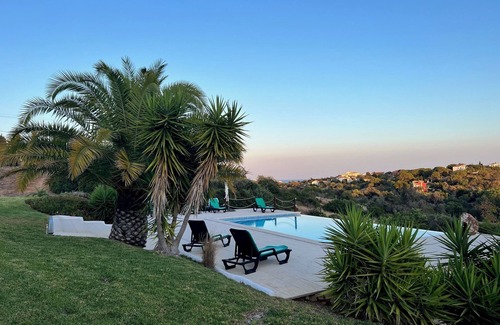 Porches Villa | Magnífica villa cerca de hermosas playas. ¡Piscina infinita!