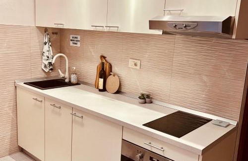 Igalo Apartamento | Lovely Promenade Studio in Central Igalo
