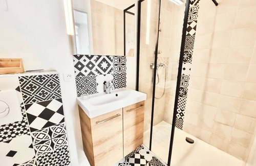 Riou - Petit Juas - Av de Grasse Apartamento | Lovely, quiet apartment. 10-minute walk to beaches and steps