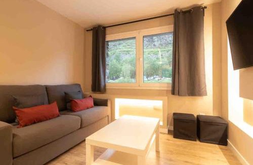 Soldeu Apartamento | Lovely quiet apartment walking distance ski runs - HUT1-OO5333