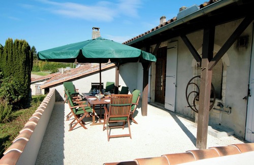 Saint-Maigrin Casa | Encantadora casa de vacaciones familiar Charente Maritime, piscina climatizada, se admiten perros