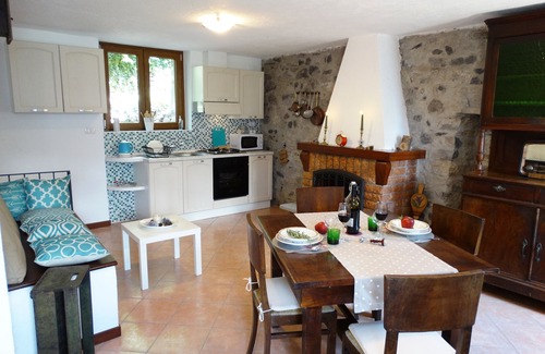 Mezzegra Casa | Encantador granero renovado, impresionantes vistas al lago, olivar, brisa y tranquilidad