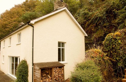 Tan-y-groes Casa | Lovely renovated stone built School House in LLangrannog. Sleeps 6, near the sea, family friendly.