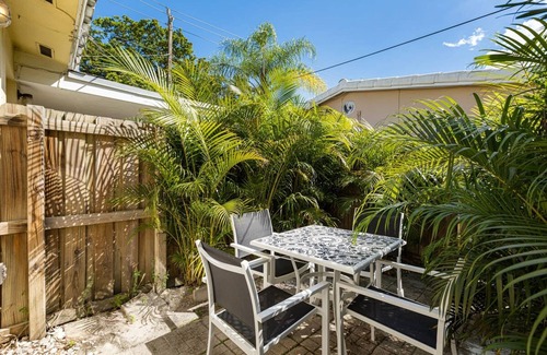 Lake Ridge Apartamento | Lovely Rental Unit With Free Parking on Premises