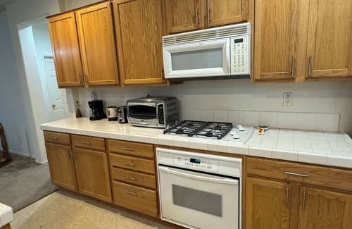 Hesperia Casa | Lovely Room in Hesperia Close to Highway 1