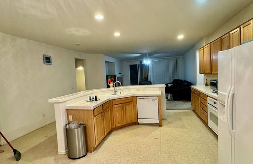 Hesperia Casa | Lovely Room in Hesperia Close to Highway 1