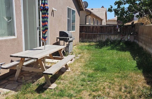 Hesperia Casa | Lovely Room in Hesperia Close to Highway 1