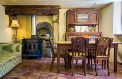 Parsac-Rimondeix Apartamento | Lovely rural and quiet farmhouse with natural swimming lake