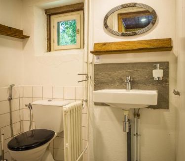 Parsac-Rimondeix Apartamento | Lovely rural and quiet farmhouse with natural swimming lake