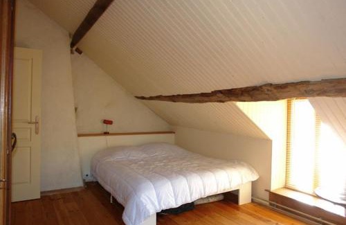 Parsac-Rimondeix Apartamento | Lovely rural and quiet farmhouse with natural swimming lake