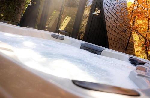 Sundance Casa | Lovely Secluded A-frame with Hot-tub in Sundance, Utah
