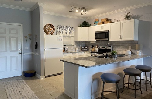Conway Condominio | Lovely/Serene/Water View1st floor 2B/2BA Condo,10M-Beach.