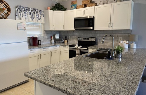 Conway Condominio | Lovely/Serene/Water View1st floor 2B/2BA Condo,10M-Beach.