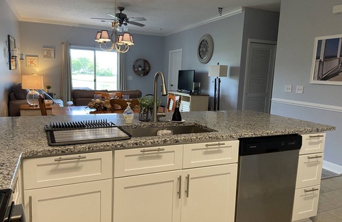 Conway Condominio | Lovely/Serene/Water View1st floor 2B/2BA Condo,10M-Beach.