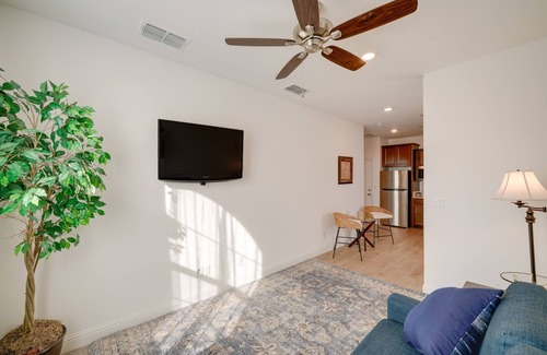Greenacres Casa | Lovely Shafter Home ~ 8 Mi to Riverwalk Plaza!