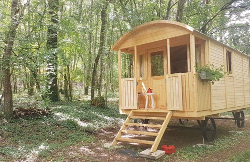 Sougeres-en-Puisaye Cabina | Lovely shepherds hut in chauminet