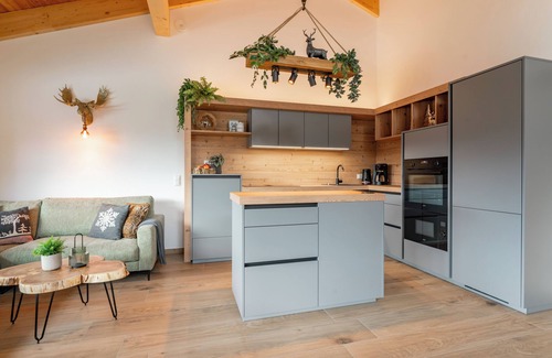 Sankt Lambrecht Casa | Lovely ski in-ski out lodge with a carport