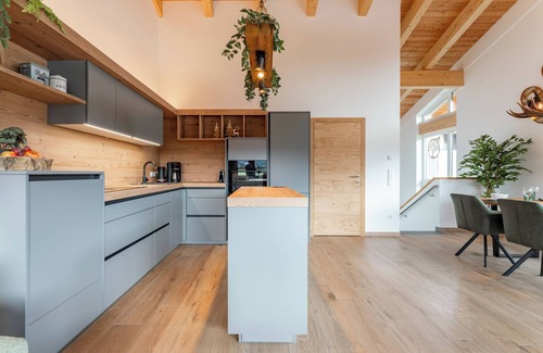 Sankt Lambrecht Casa | Lovely ski in-ski out lodge with a carport