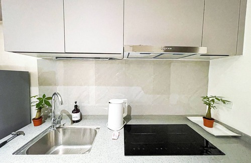 Tambo Apartamento | Lovely & Spacious 1BR Penthouse across City of Dreams near Airport, Mall of Asia