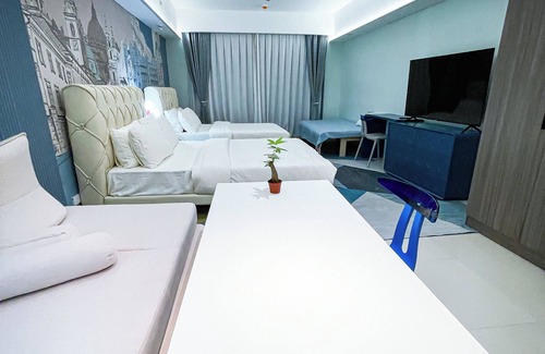 Tambo Apartamento | Lovely & Spacious 1BR Penthouse across City of Dreams near Airport, Mall of Asia